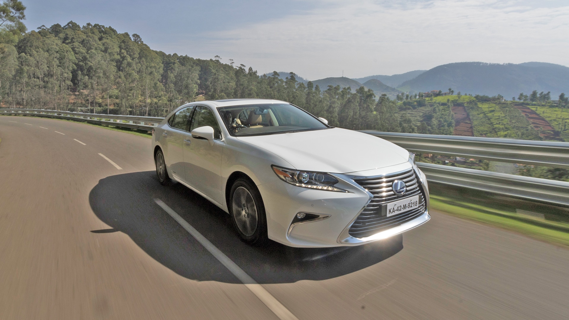 Lexus ES 300h 2017 STD Exterior