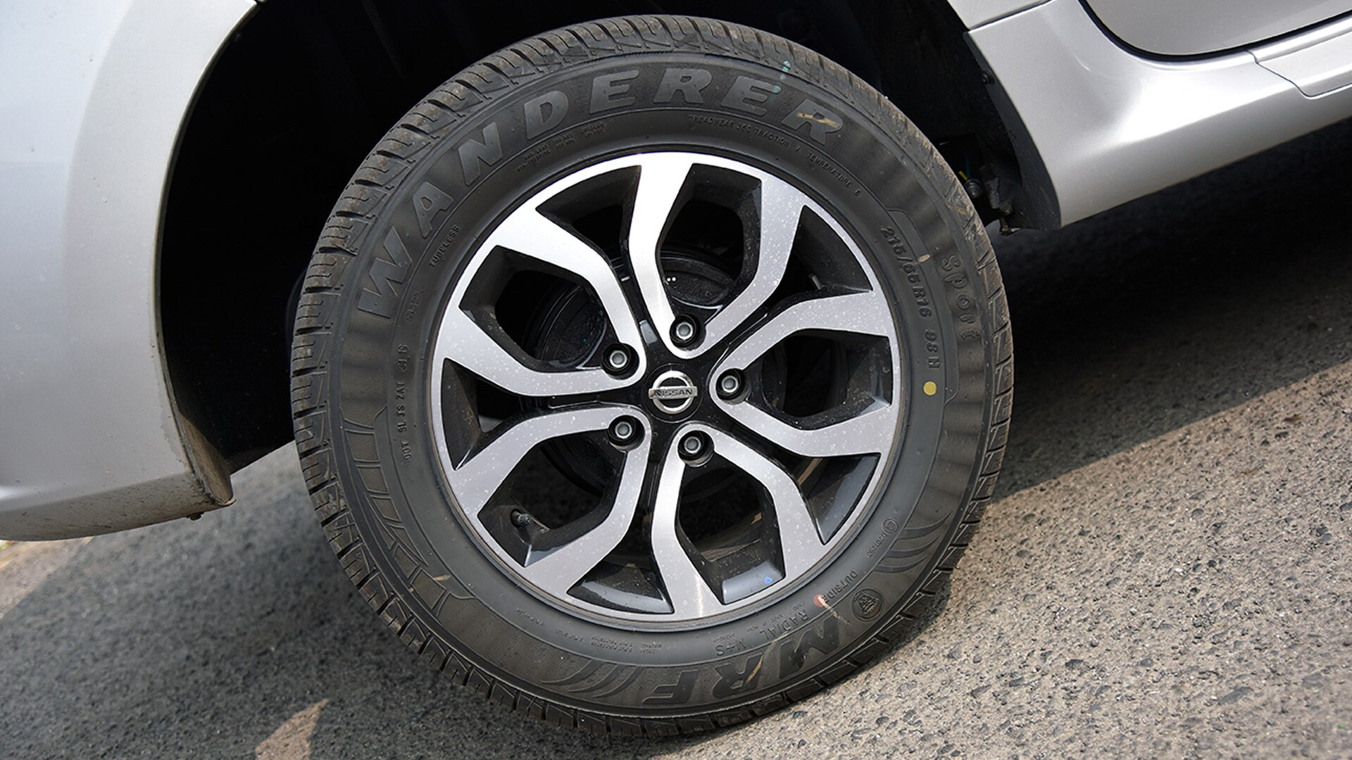 Nissan Terrano 2017 XV Premium AT dCi 110ps Exterior