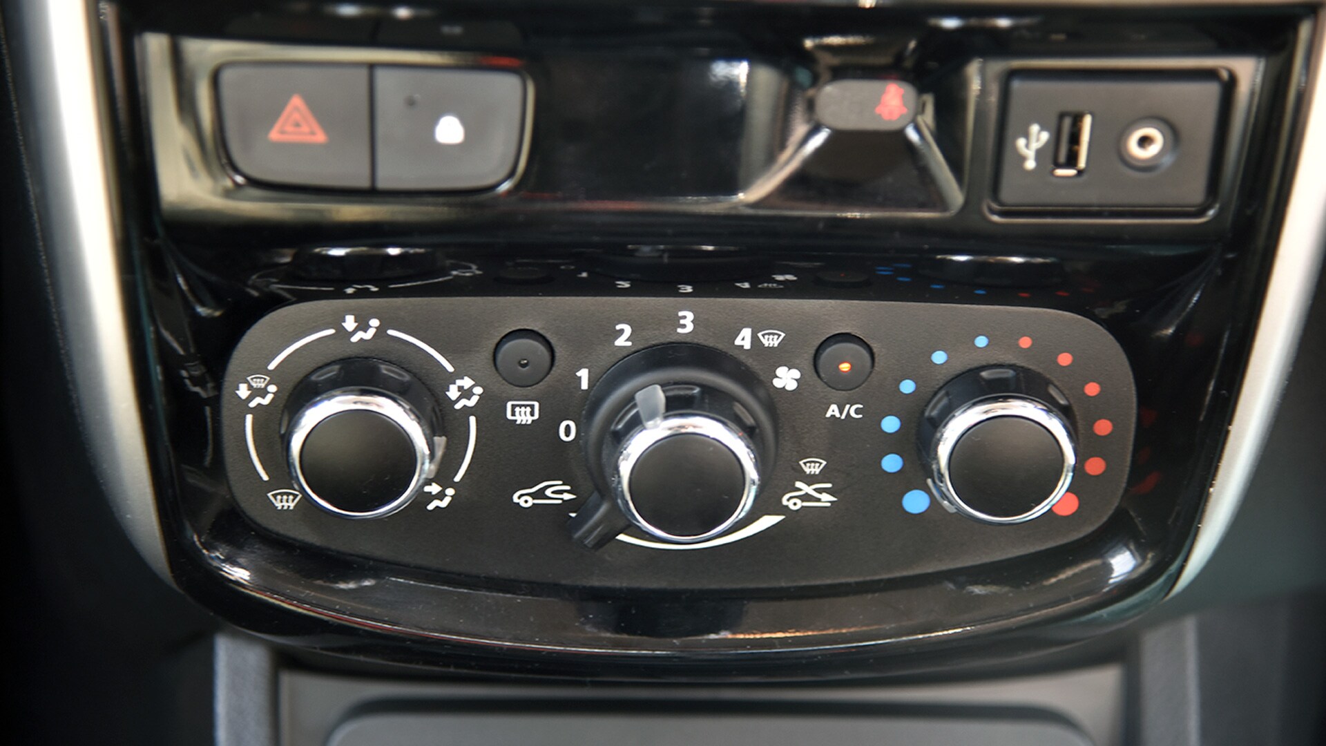 Nissan Terrano 2017 XV Premium AT dCi 110ps Interior