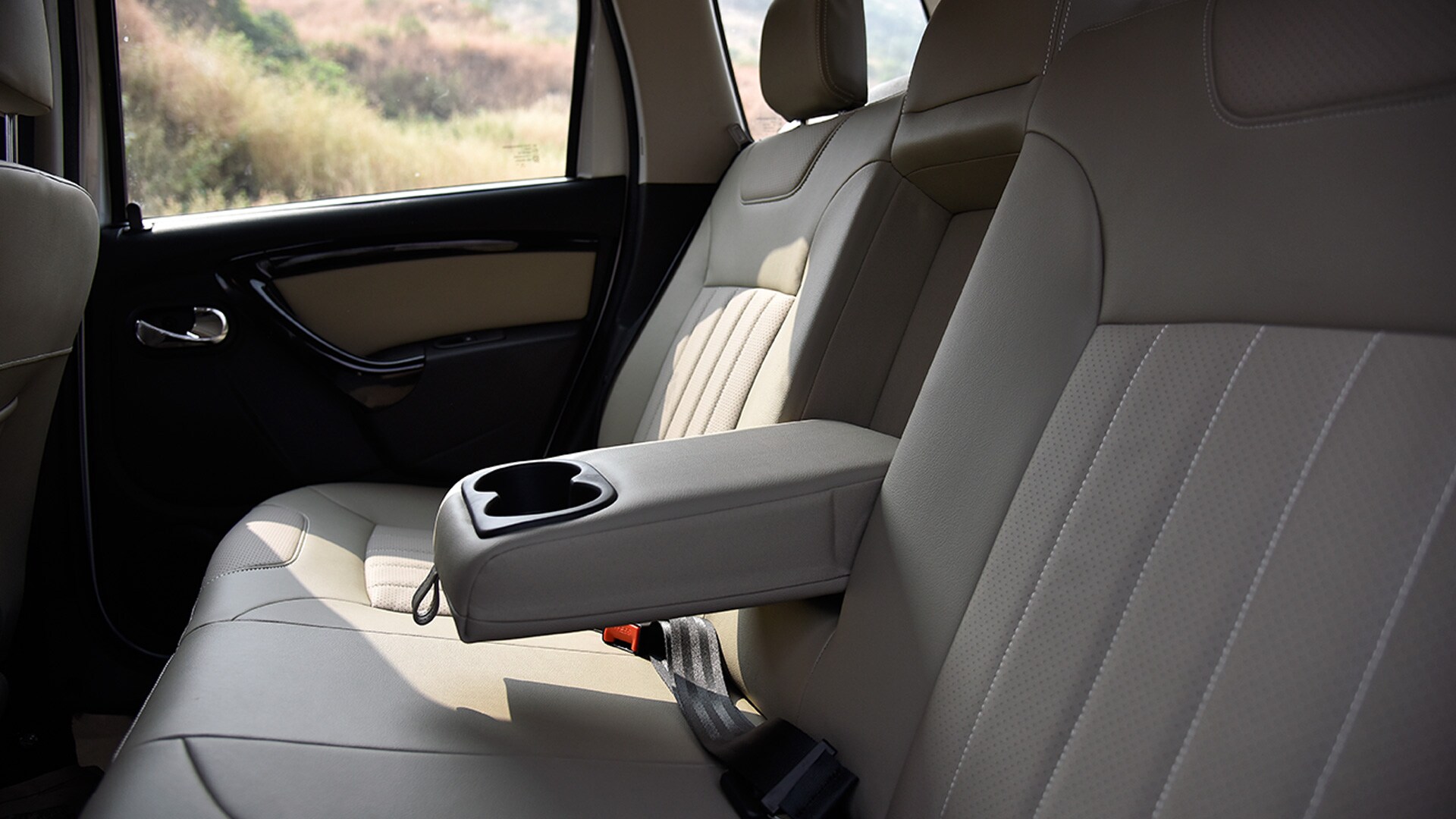 Nissan Terrano 2017 XV Premium AT dCi 110ps Interior