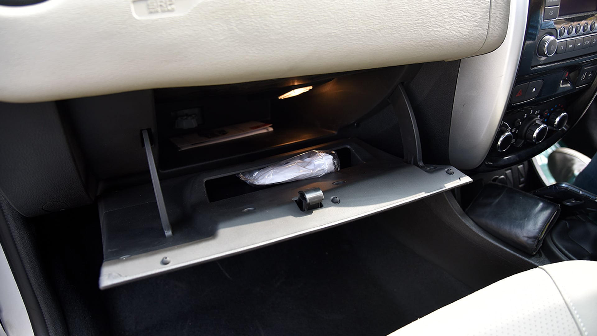 Nissan Terrano 2017 XV Premium AT dCi 110ps Interior