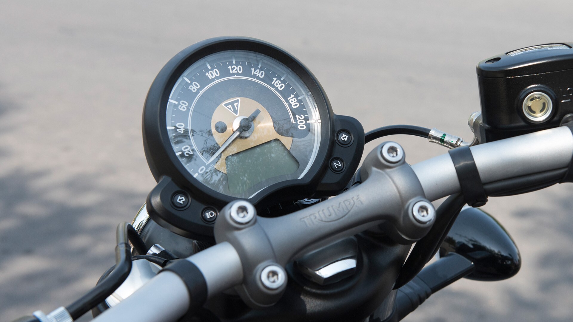 Triumph Bobber 2017 STD Compare