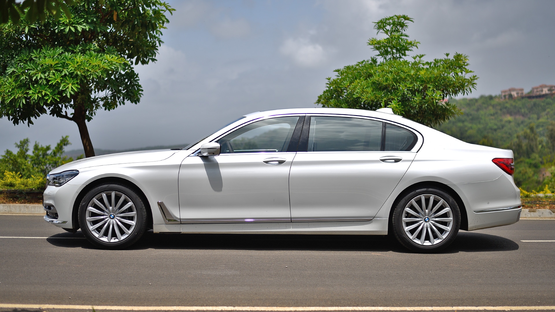 BMW 7 series 2017 740Li DPE Signature Exterior