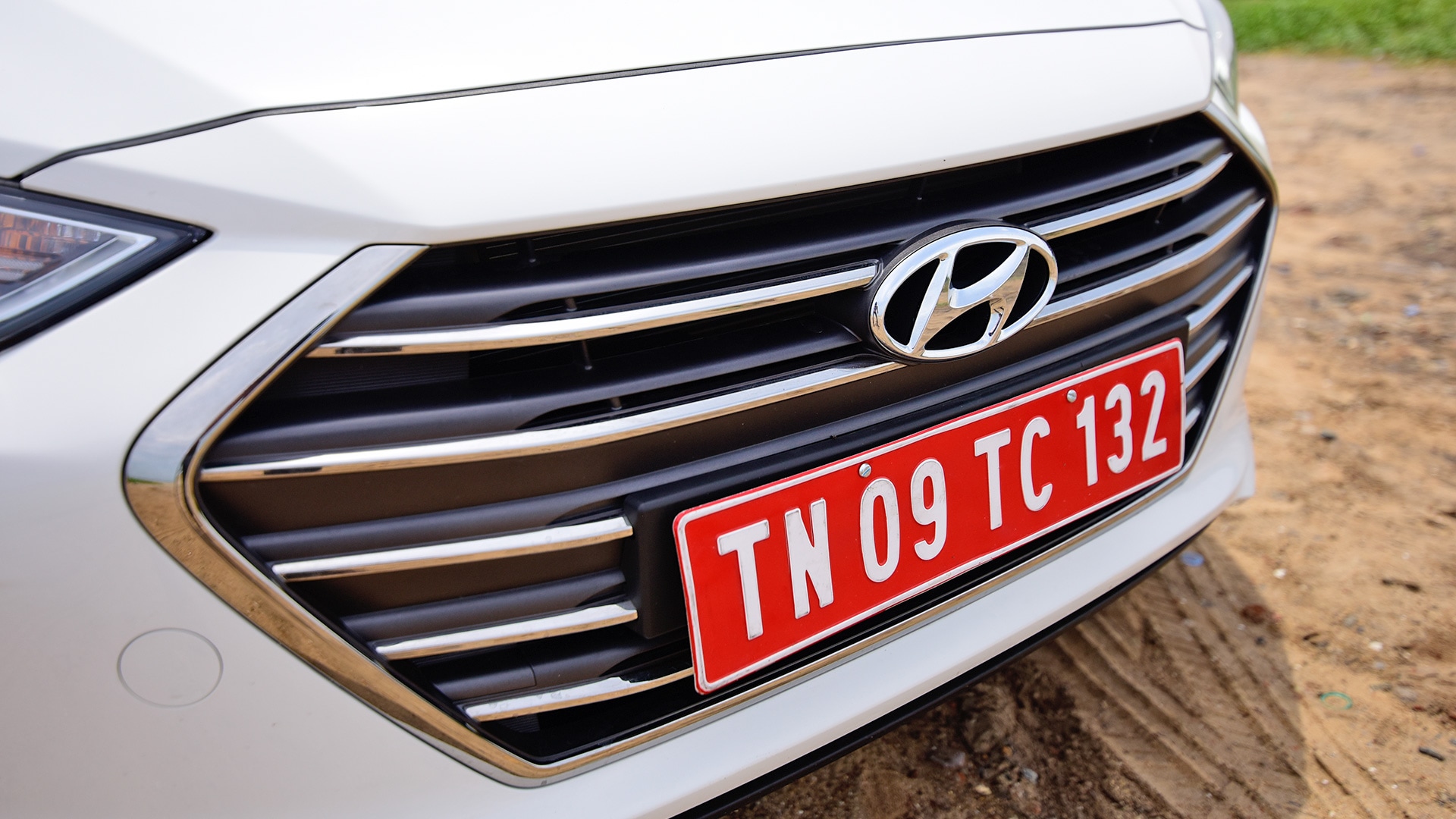 Hyundai Elantra 2016 2.0 Petrol SX (O)AT Exterior