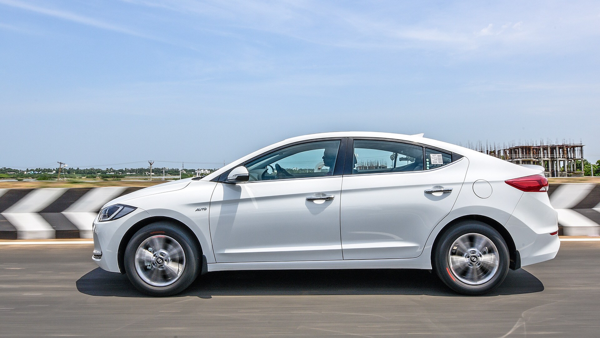 Hyundai Elantra 2016 2.0 Petrol SX (O)AT Exterior