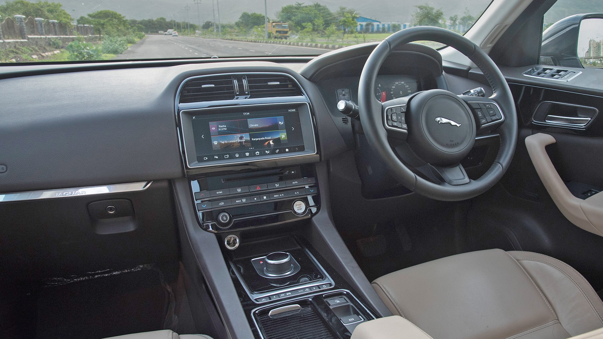 Jaguar F-pace 2016 Prestige Compare