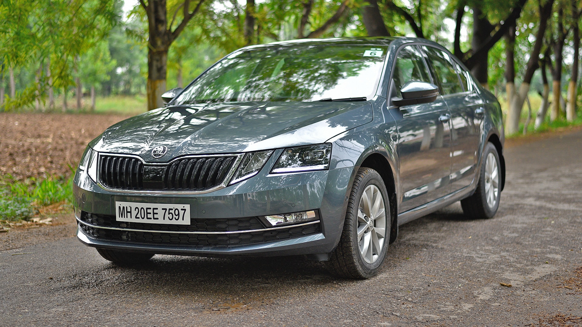 Skoda Octavia 2017 2.0 TDI CR (AT) Style Plus Compare