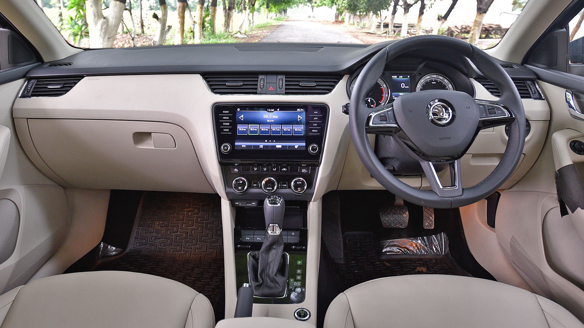 Skoda Octavia 2017 2.0 TDI CR (AT) Style Plus Compare