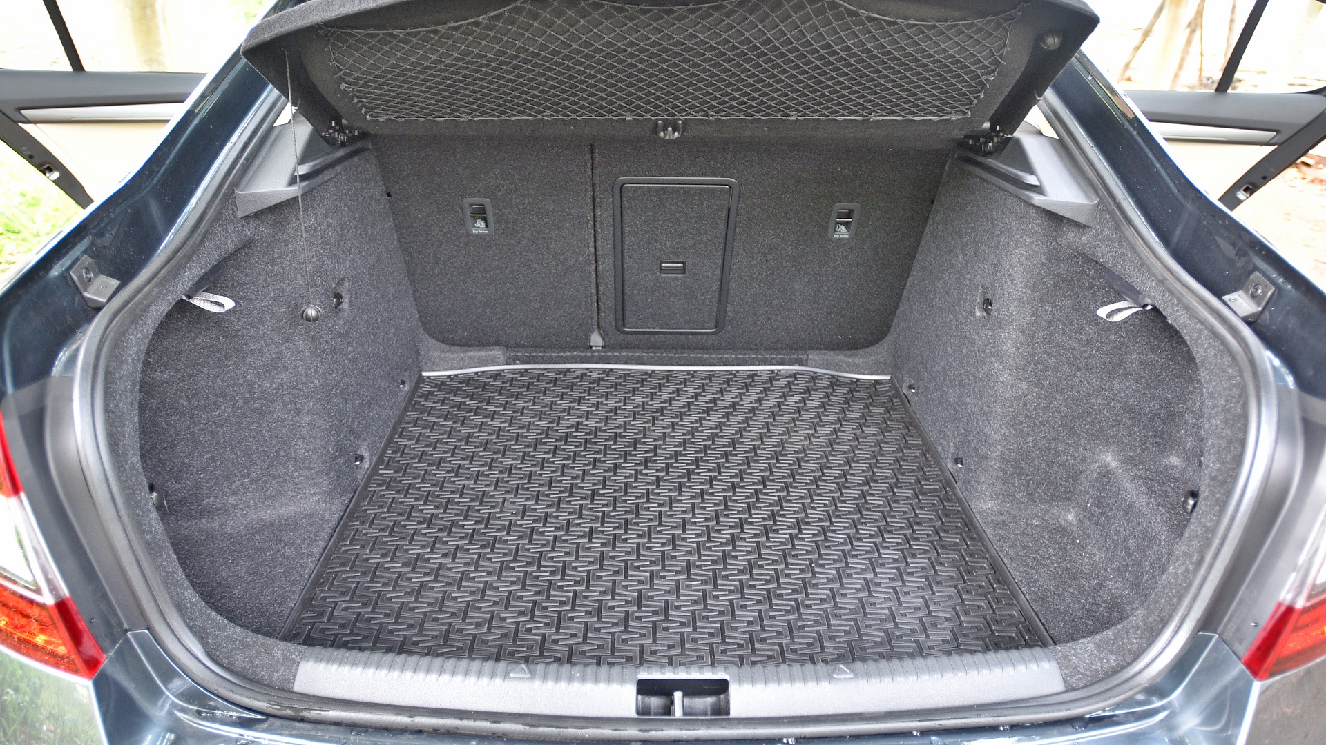 Skoda Octavia 2017 2.0 TDI CR (AT) Style Plus Compare