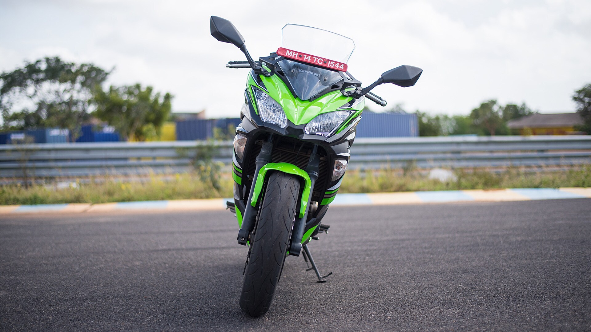 Kawasaki Ninja 650 2017 Std Compare Bike Photos - Overdrive