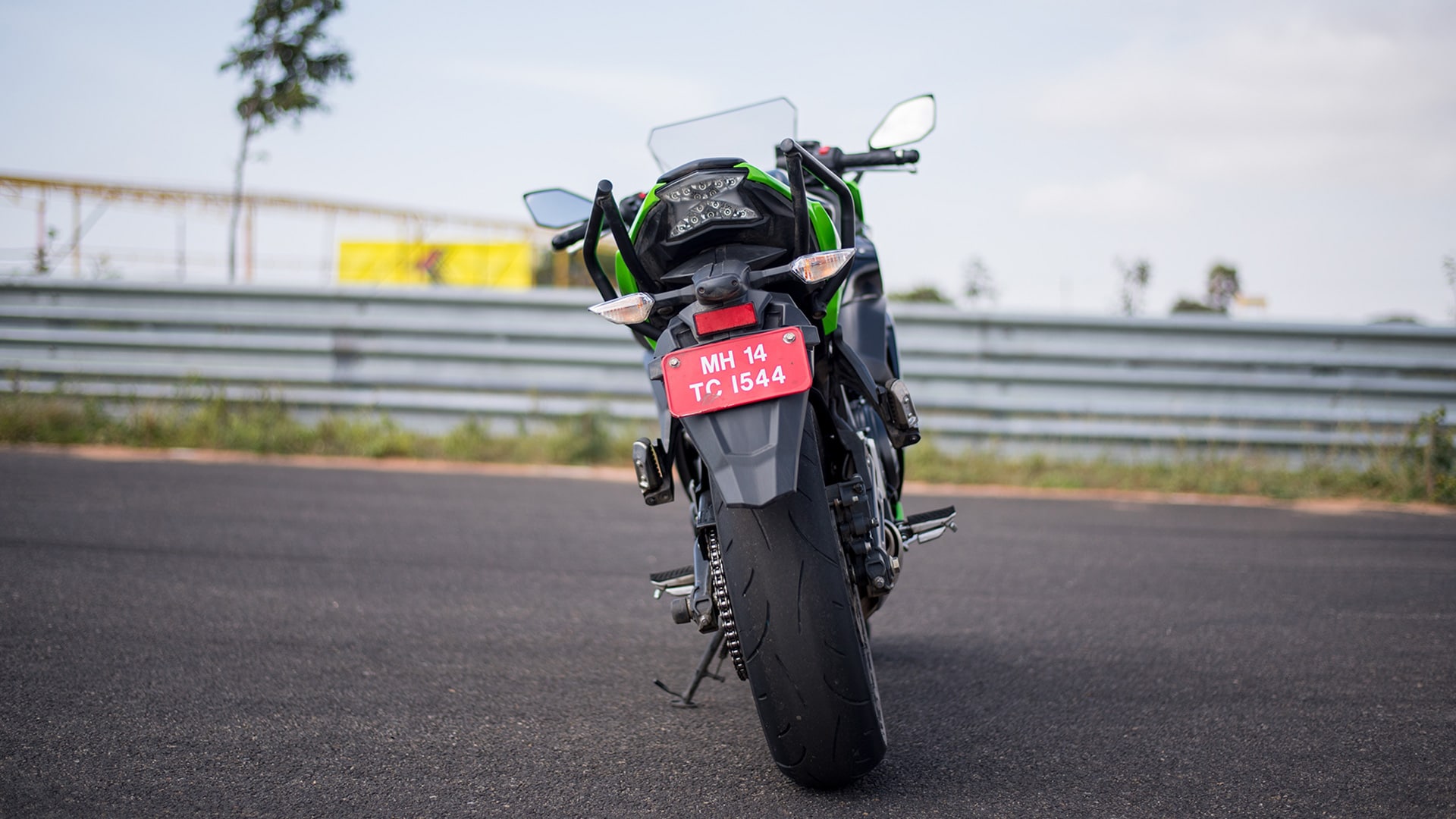 Kawasaki Ninja 650 2017 Std Compare Bike Photos - Overdrive