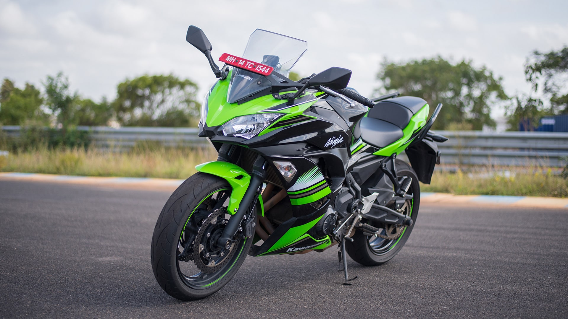 Kawasaki Ninja 650 2017 Std Compare Bike Photos - Overdrive