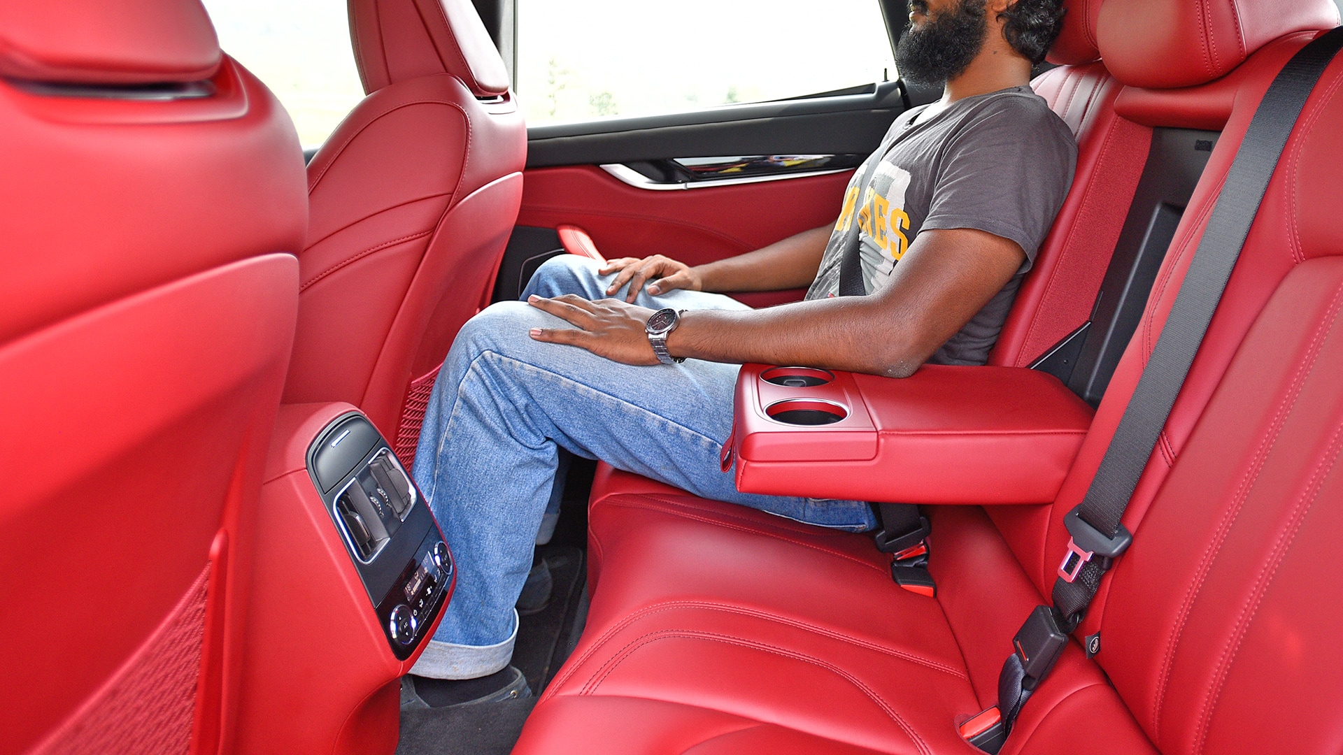 Maserati Lavante 2017 Diesel Std Compare