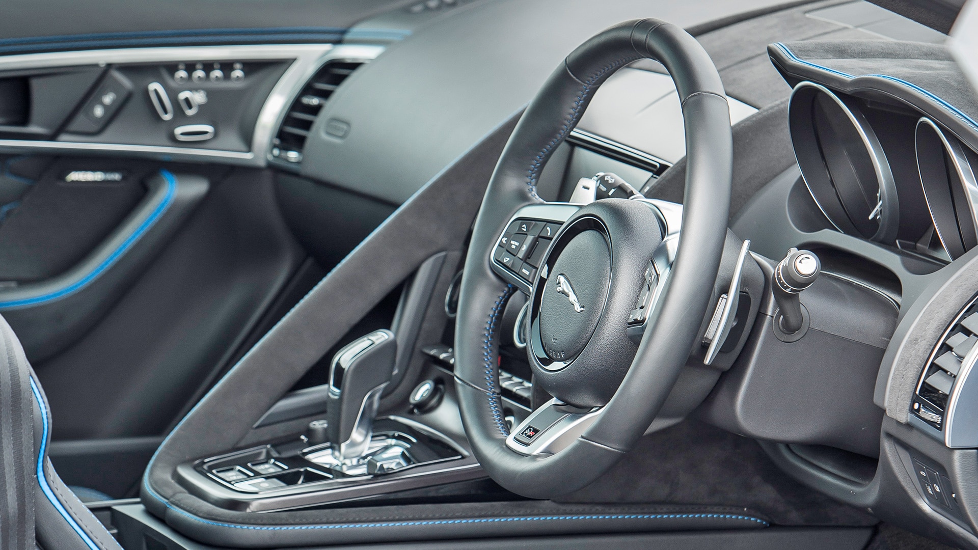 Jaguar F Type 2018 SVR Interior