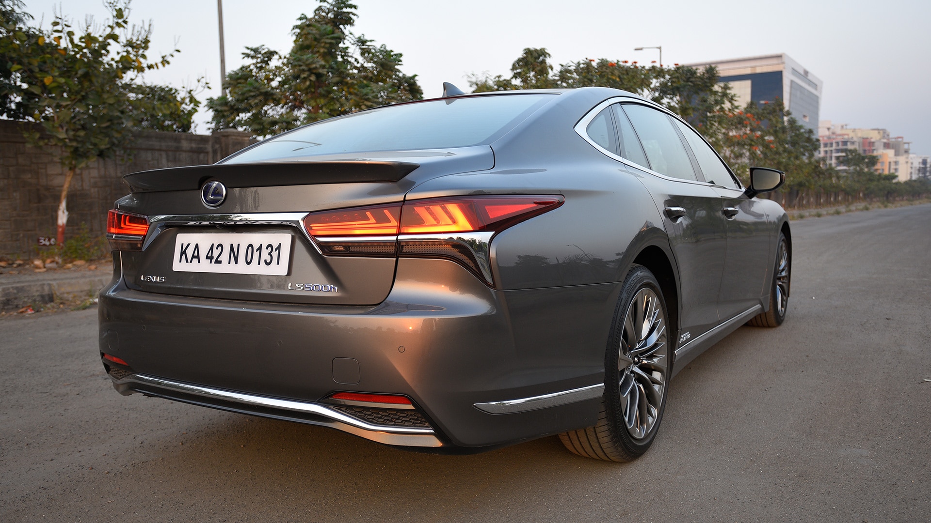 Lexus LS 500h 2018 Ultra Luxury Exterior