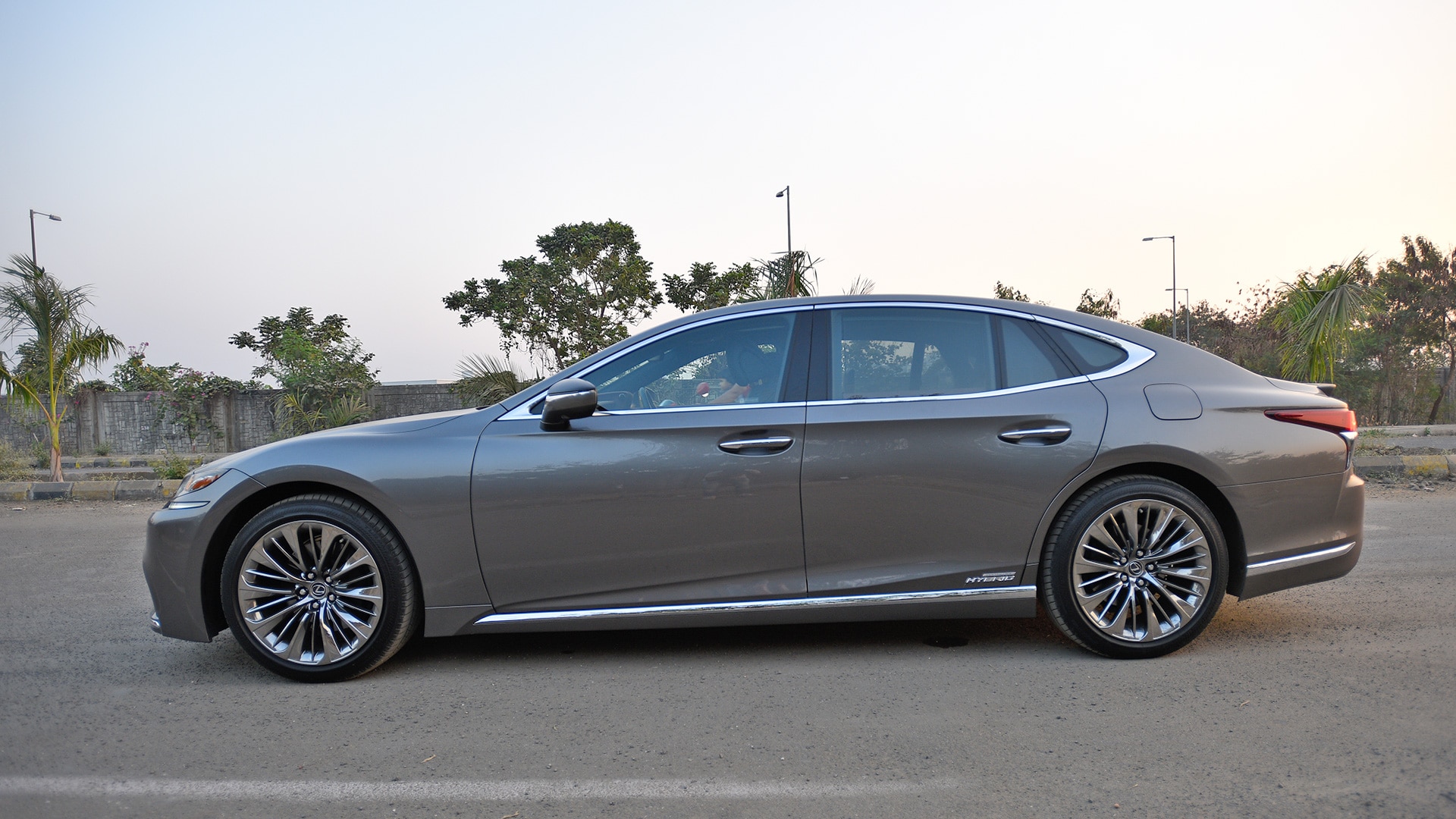 Lexus LS 500h 2018 Ultra Luxury Exterior