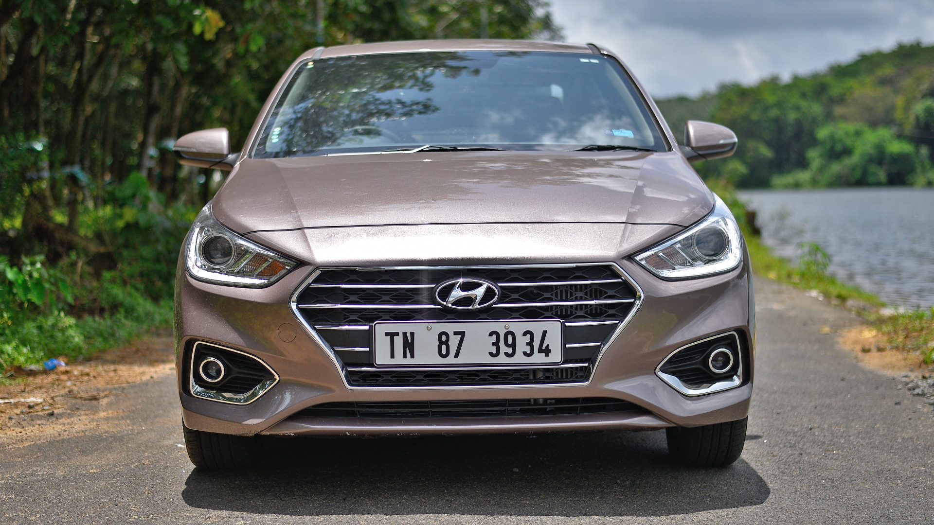 Hyundai Verna 2018 SX(O) Diesel Compare