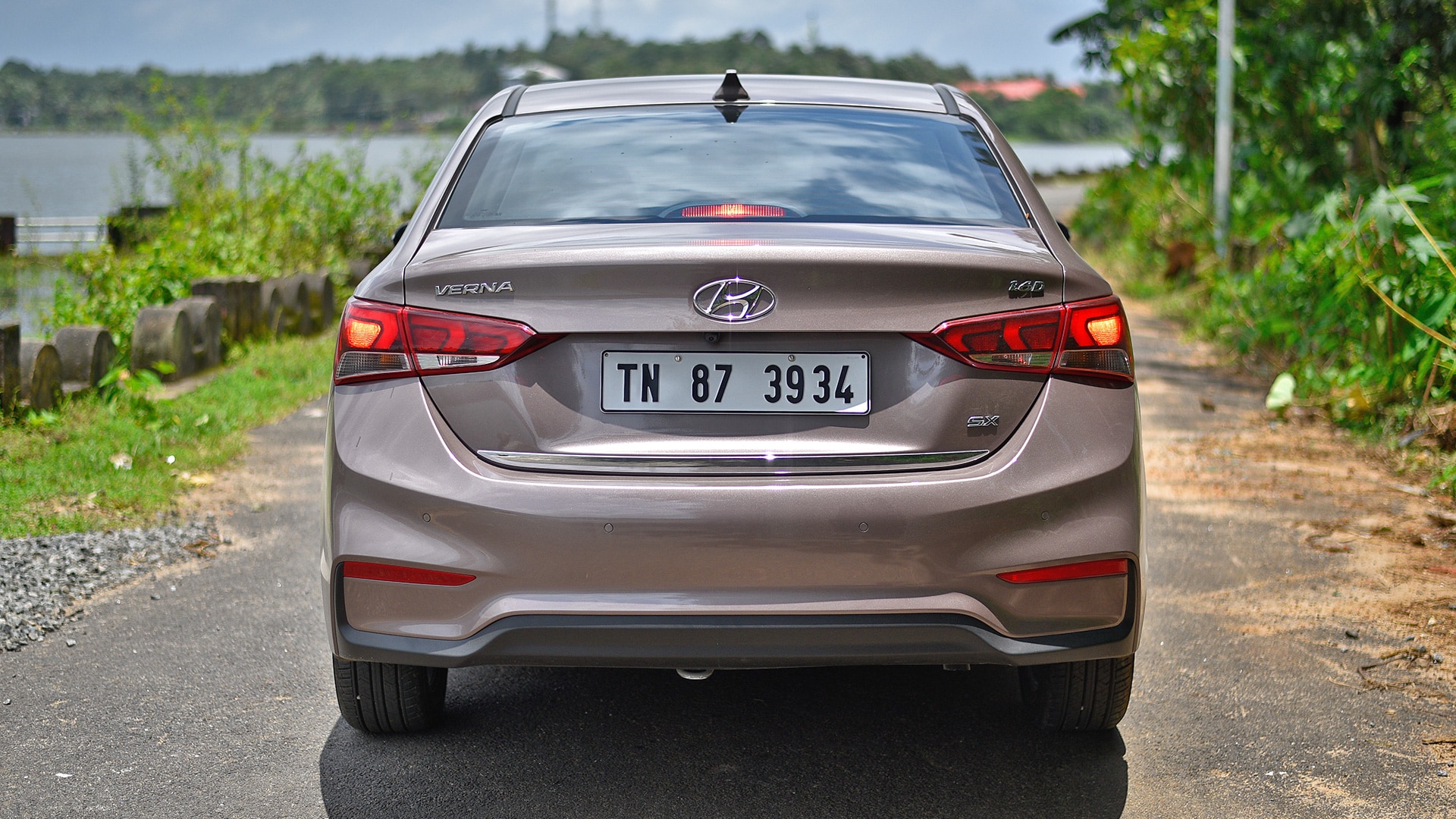 Hyundai Verna 2018 SX(O) Diesel Compare