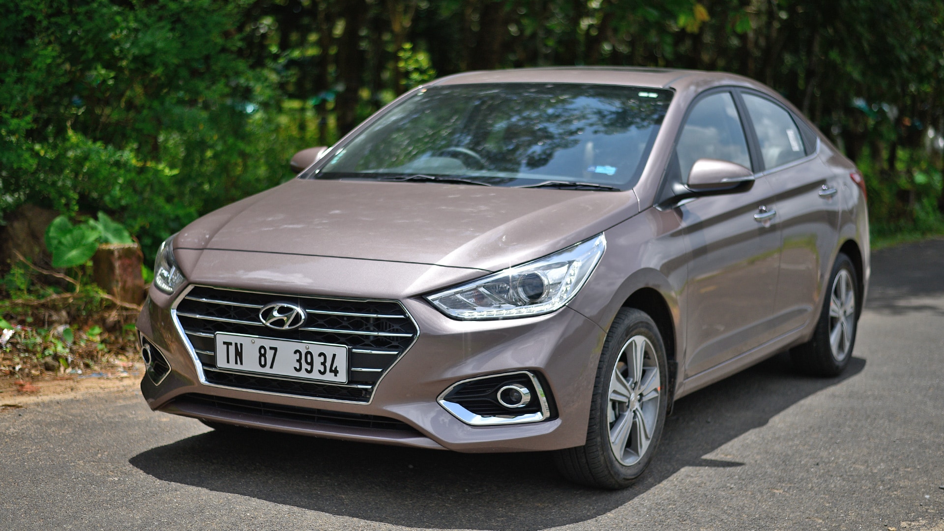 Hyundai Verna 2018 SX(O) Diesel Compare