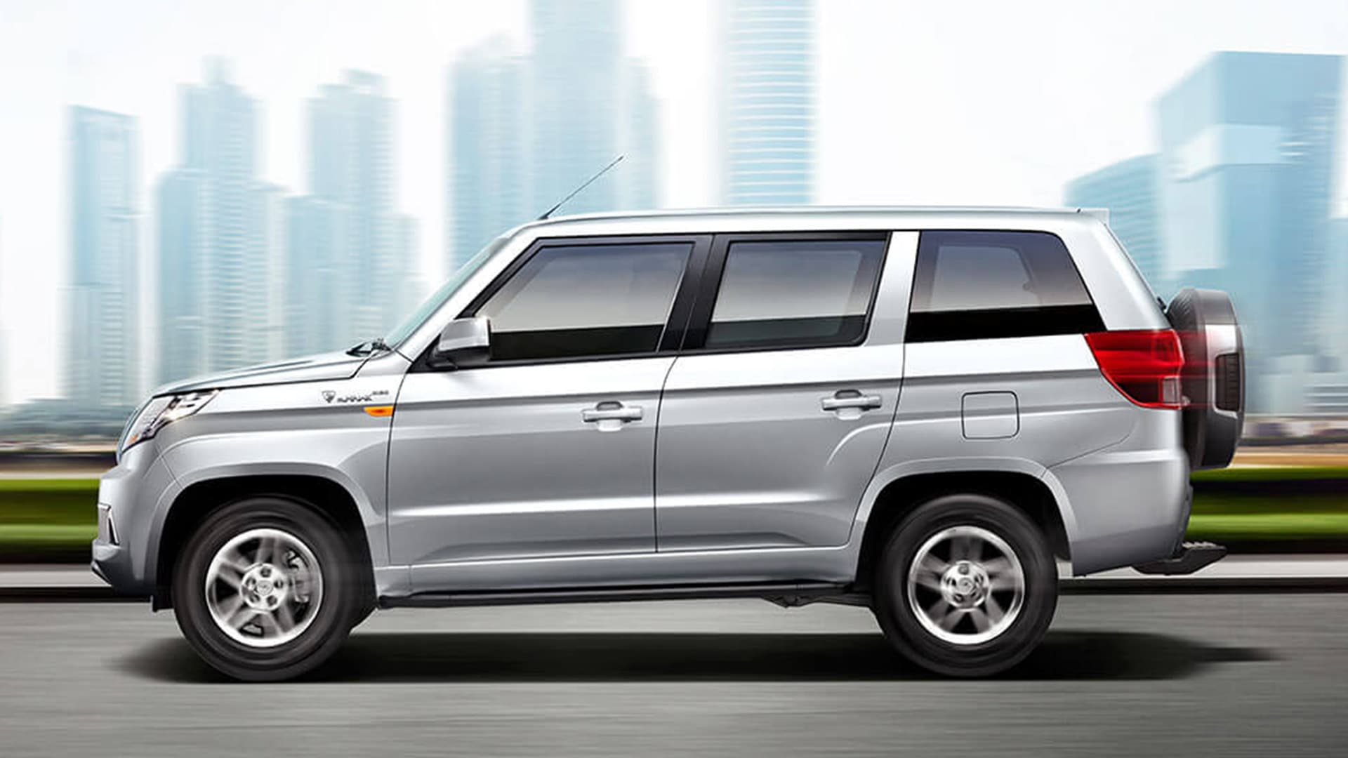 Mahindra TUV300 Plus 2018 P4 Exterior