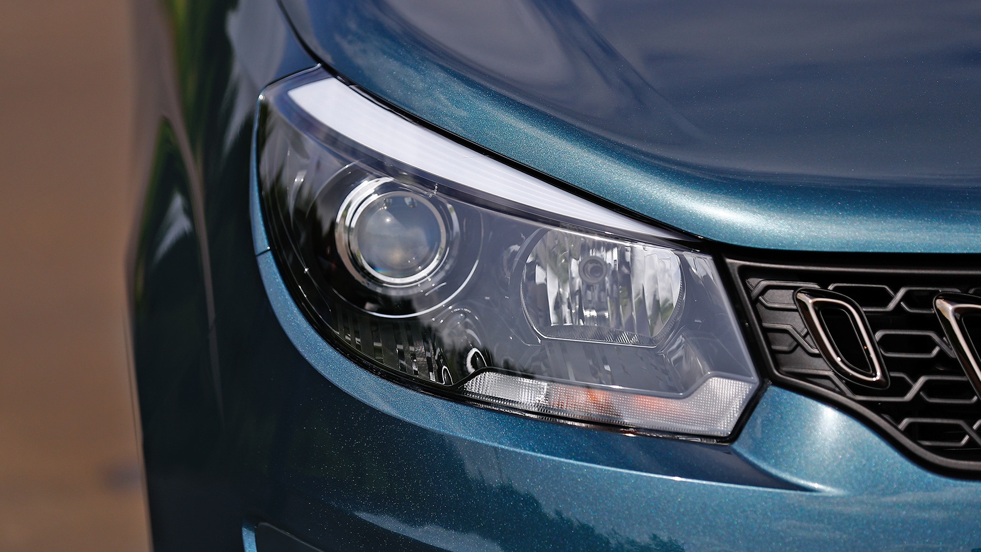 Mahindra Marazzo 2018 M8 Exterior