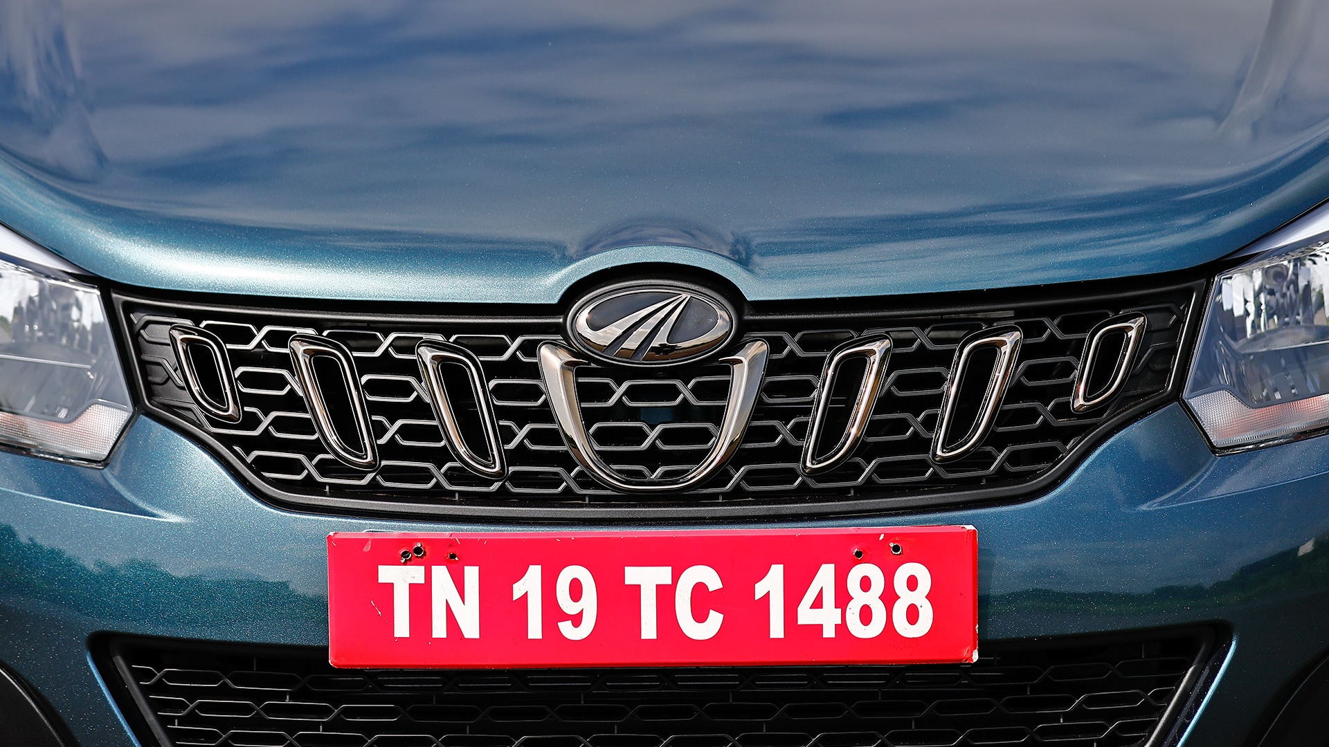 Mahindra Marazzo 2018 M8 Exterior