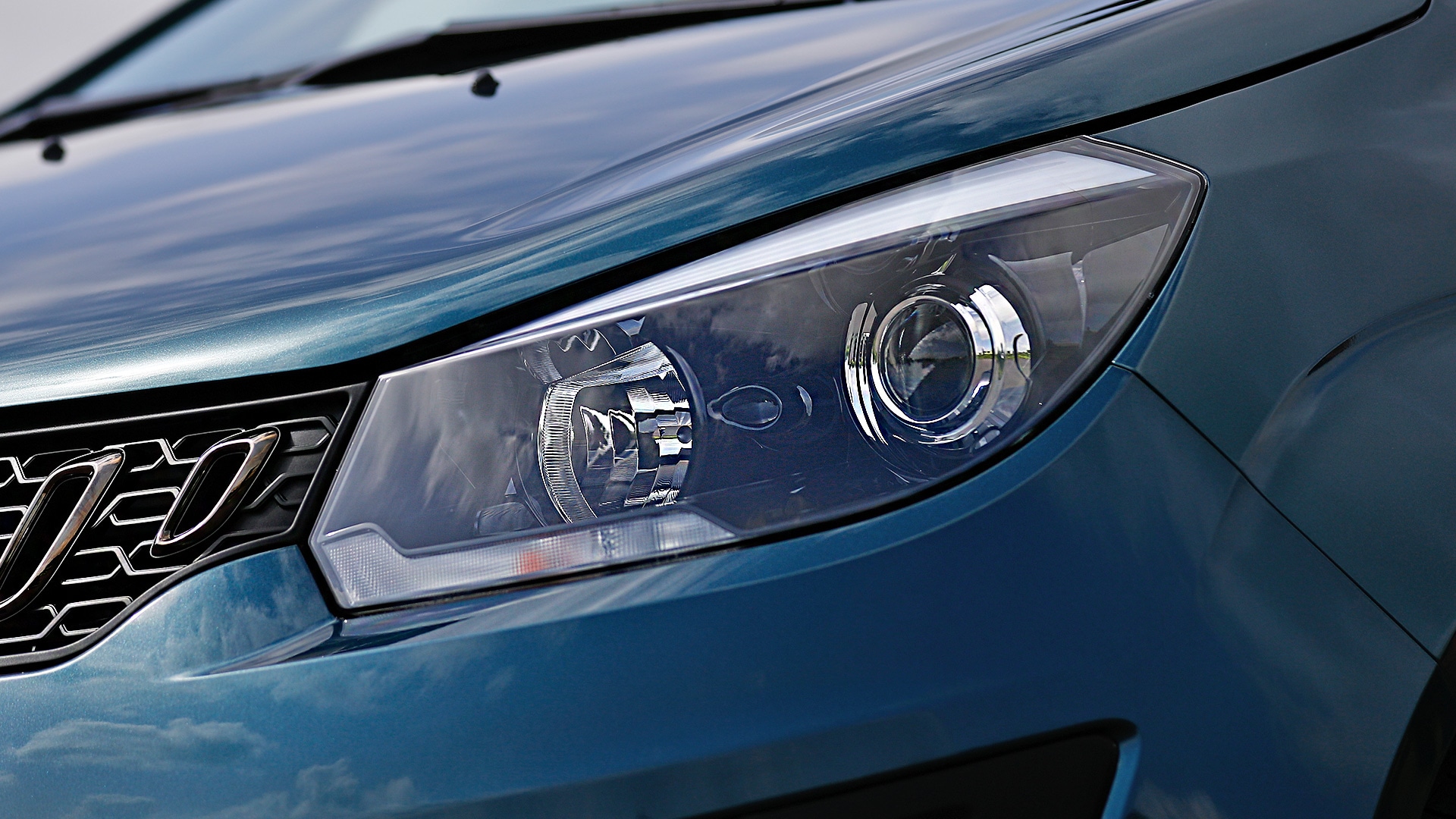 Mahindra Marazzo 2018 M8 Exterior