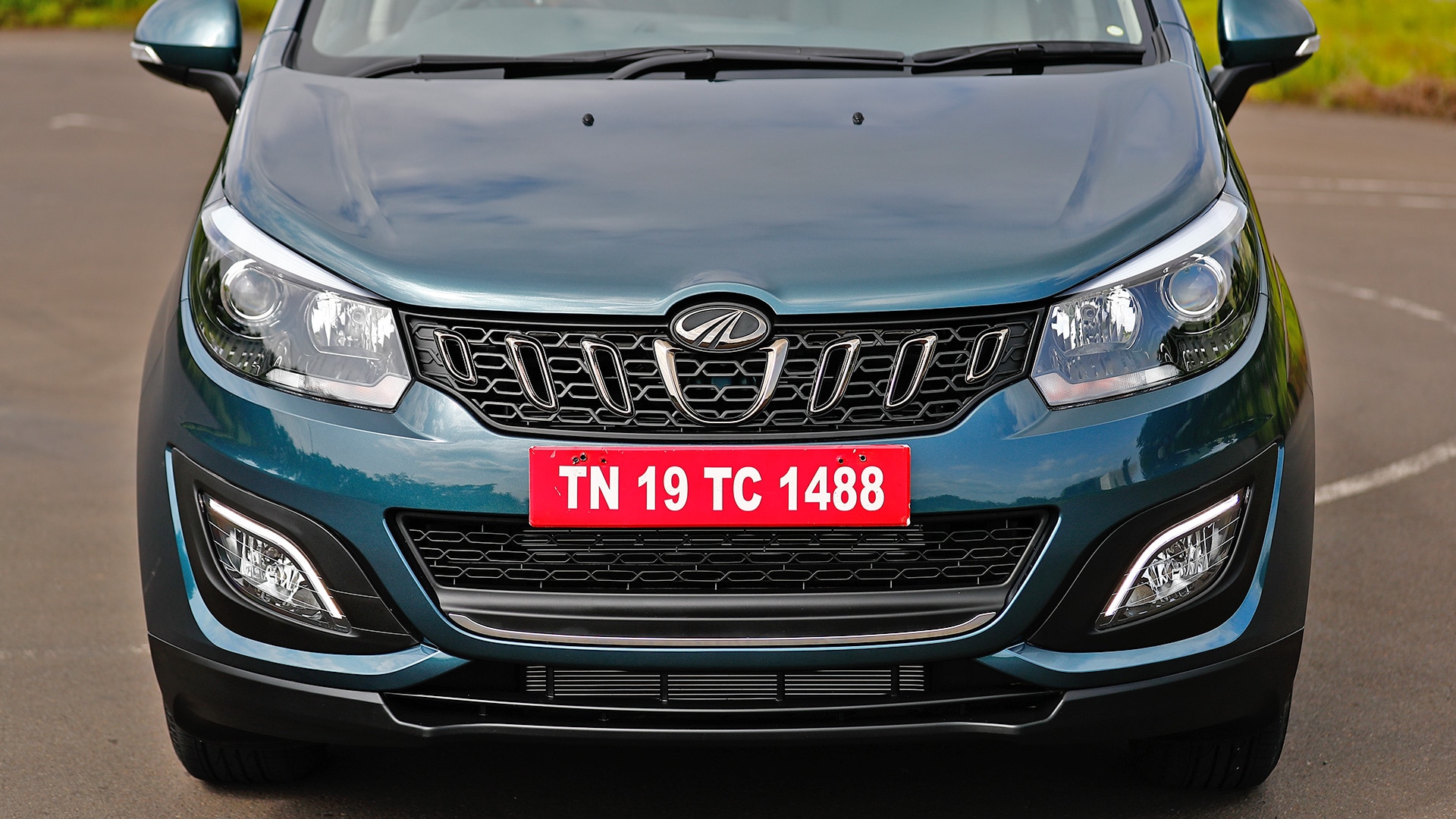 Mahindra Marazzo 2018 M8 Exterior