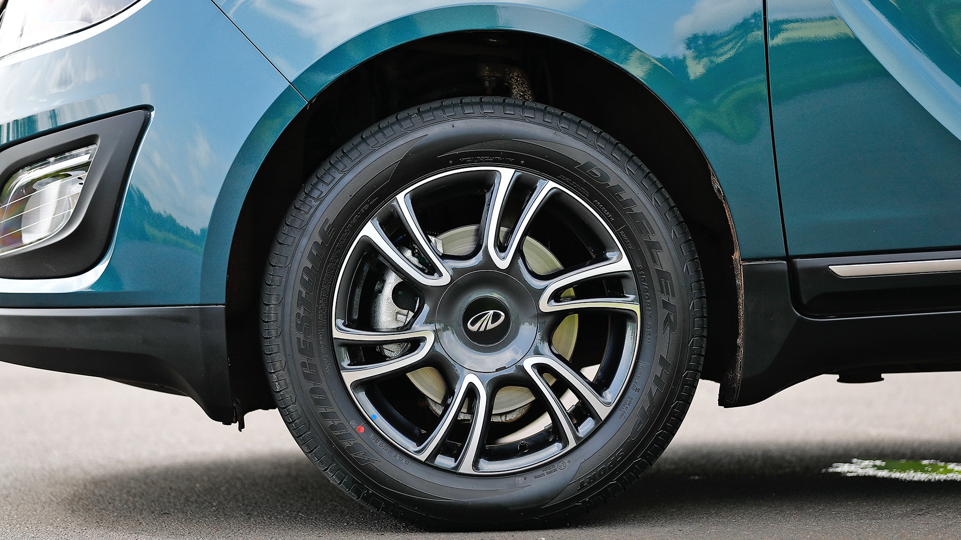 Mahindra Marazzo 2018 M8 Exterior