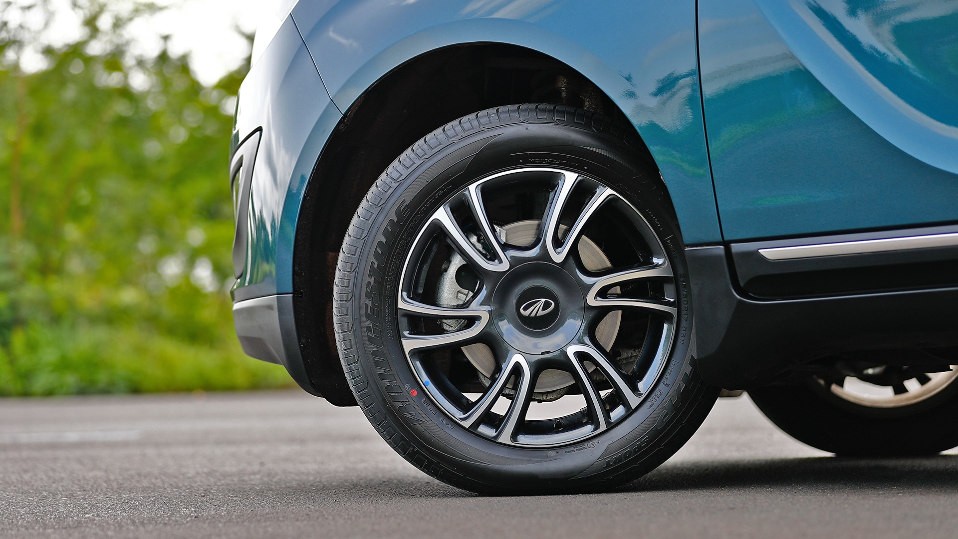 Mahindra Marazzo 2018 M8 Exterior