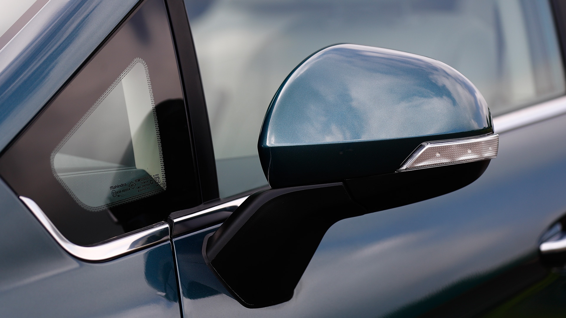 Mahindra Marazzo 2018 M8 Exterior