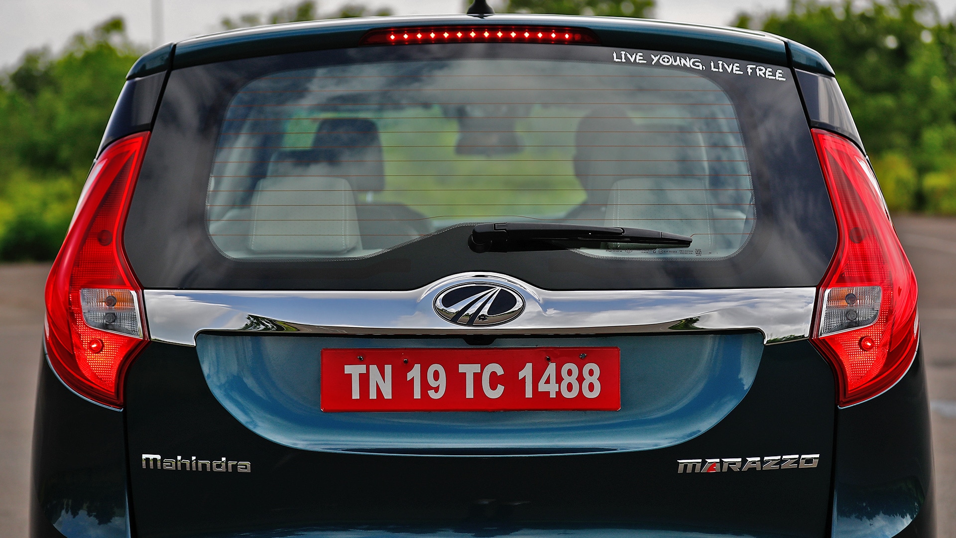 Mahindra Marazzo 2018 M8 Exterior