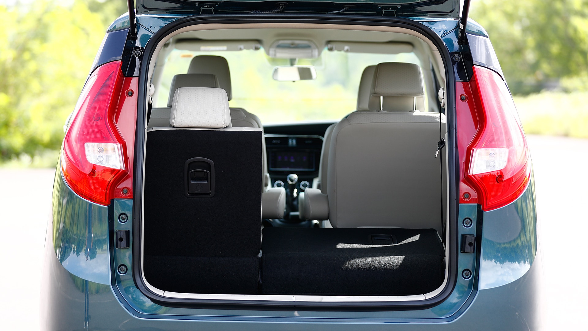 Mahindra Marazzo 2018 M8 Exterior