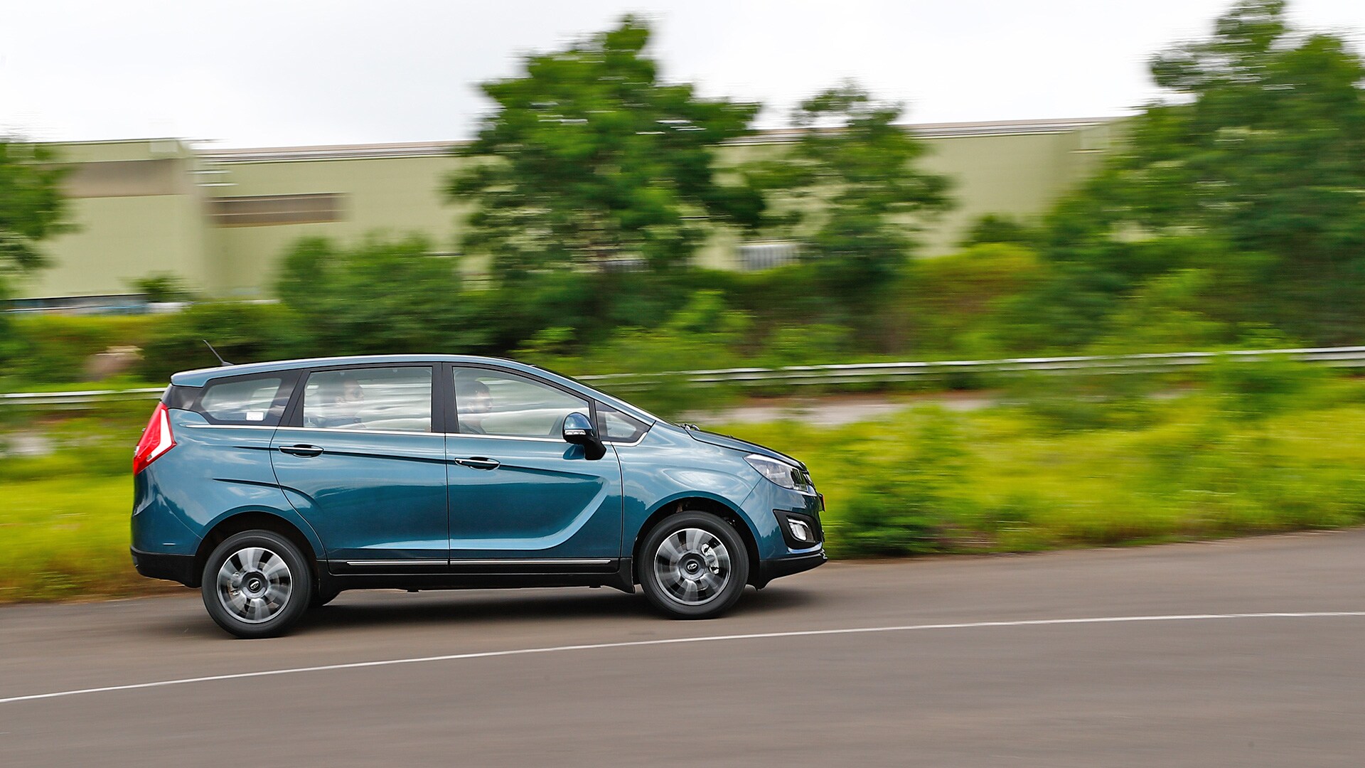 Mahindra Marazzo 2018 M8 Exterior