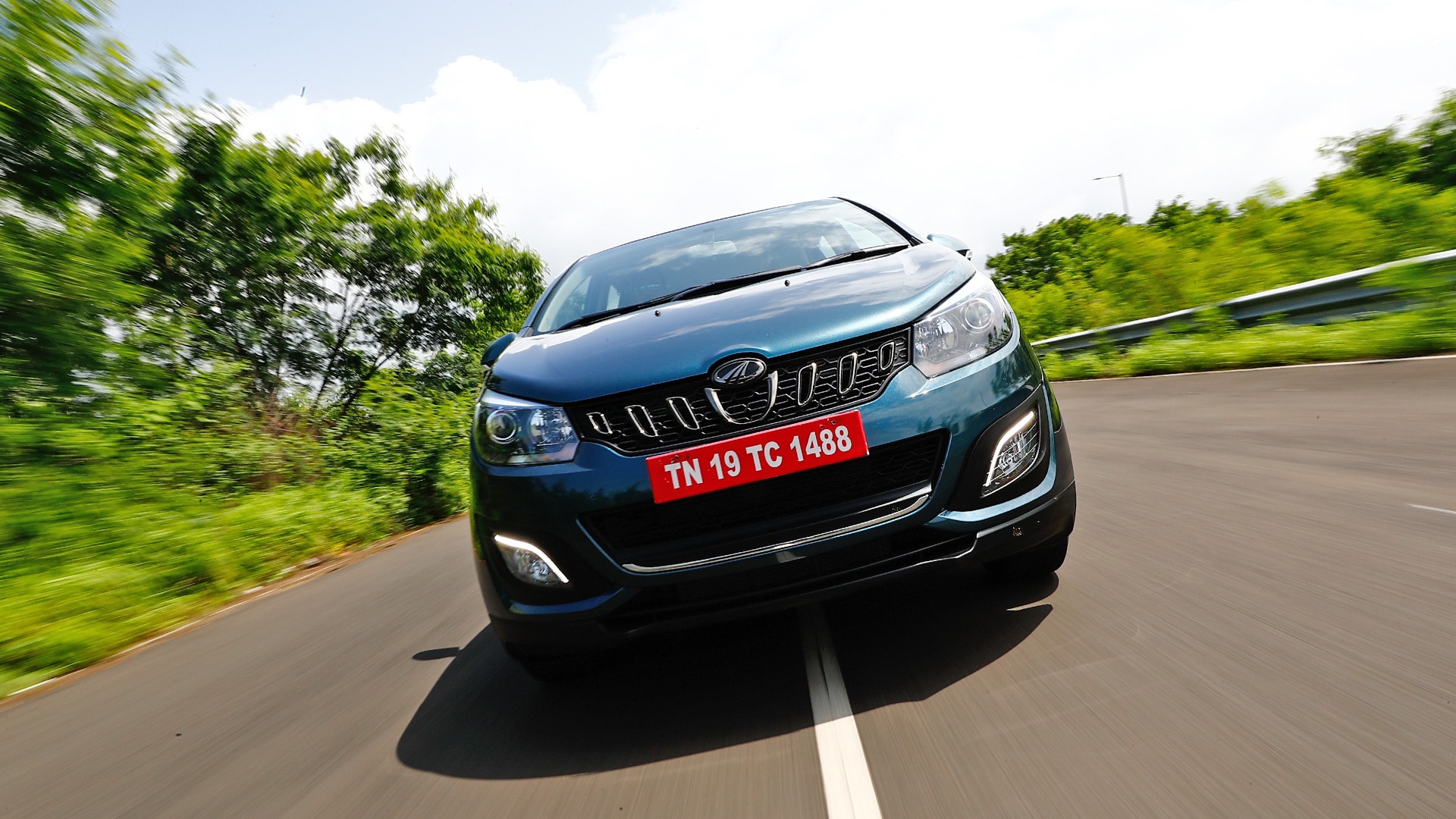 Mahindra Marazzo 2018 M8 Exterior