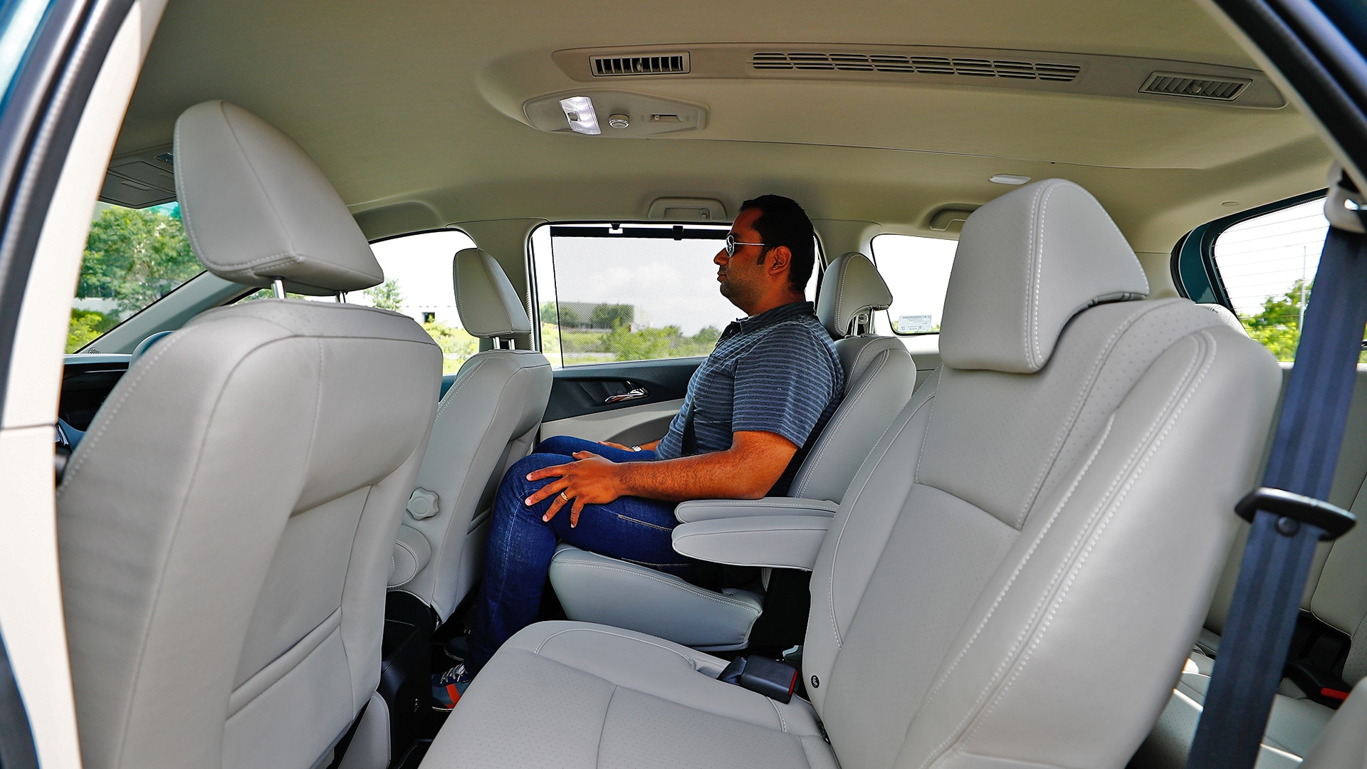 Mahindra Marazzo 2018 M8 Compare