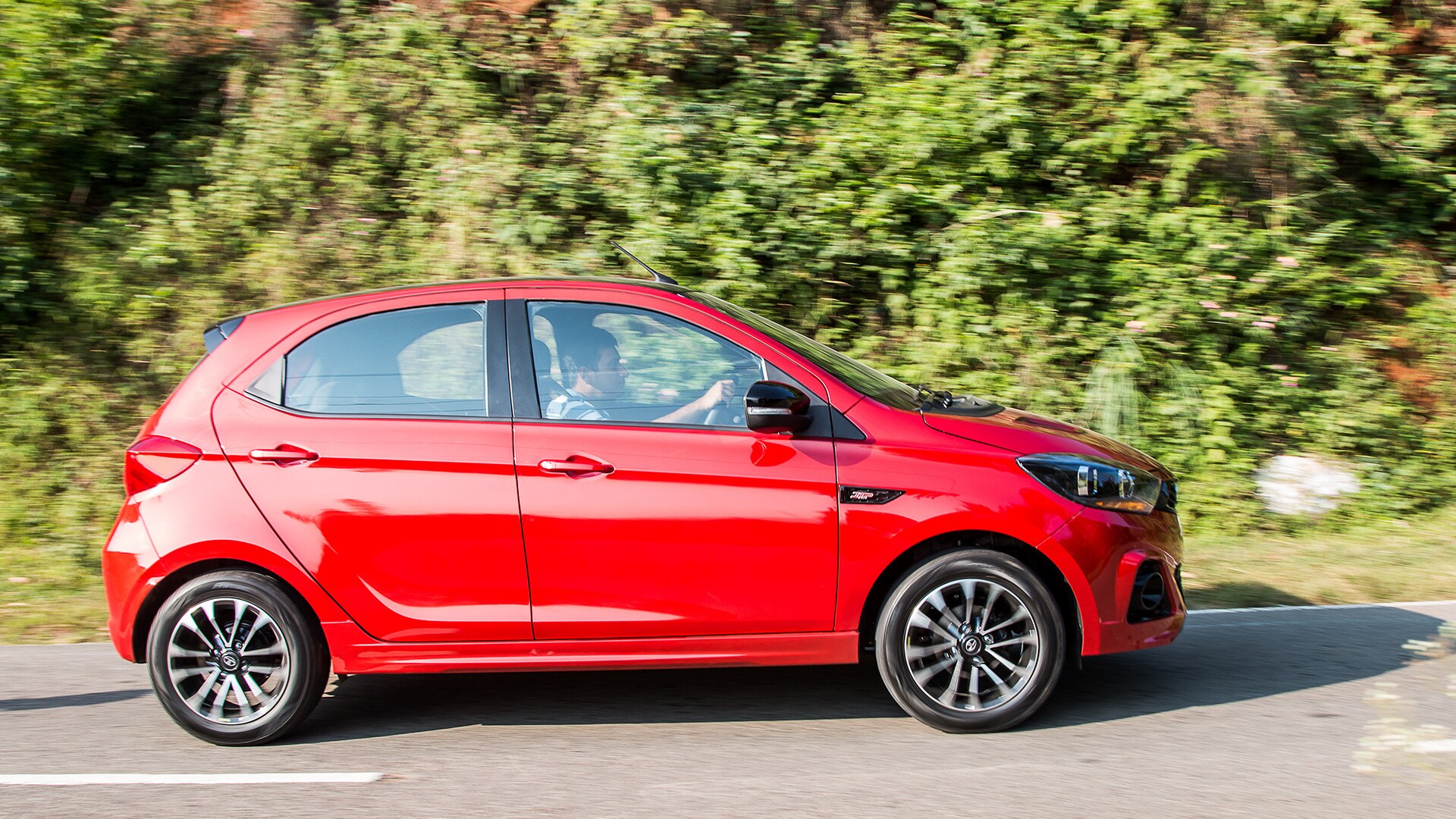 Tata Tiago JTP 2018 Revotron Exterior