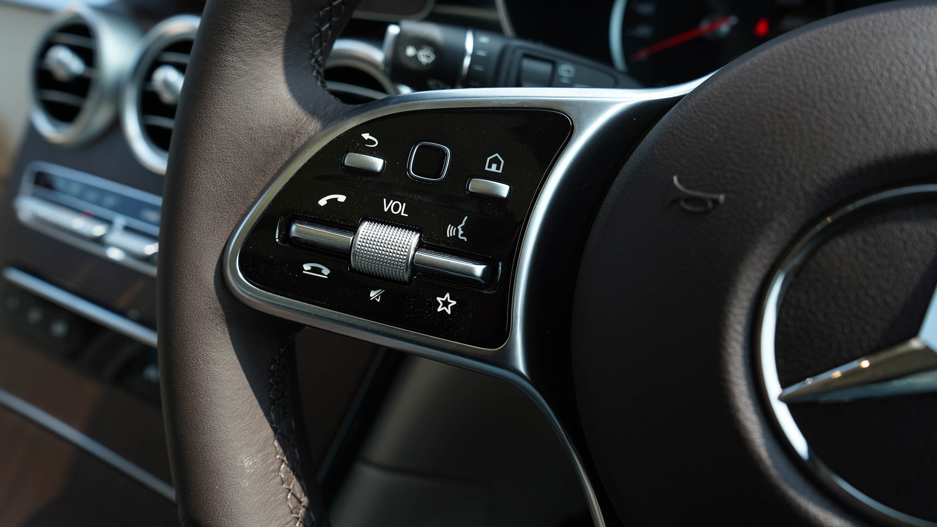 Mercedes Benz GLC 2020 - 220d 4MATIC Interior