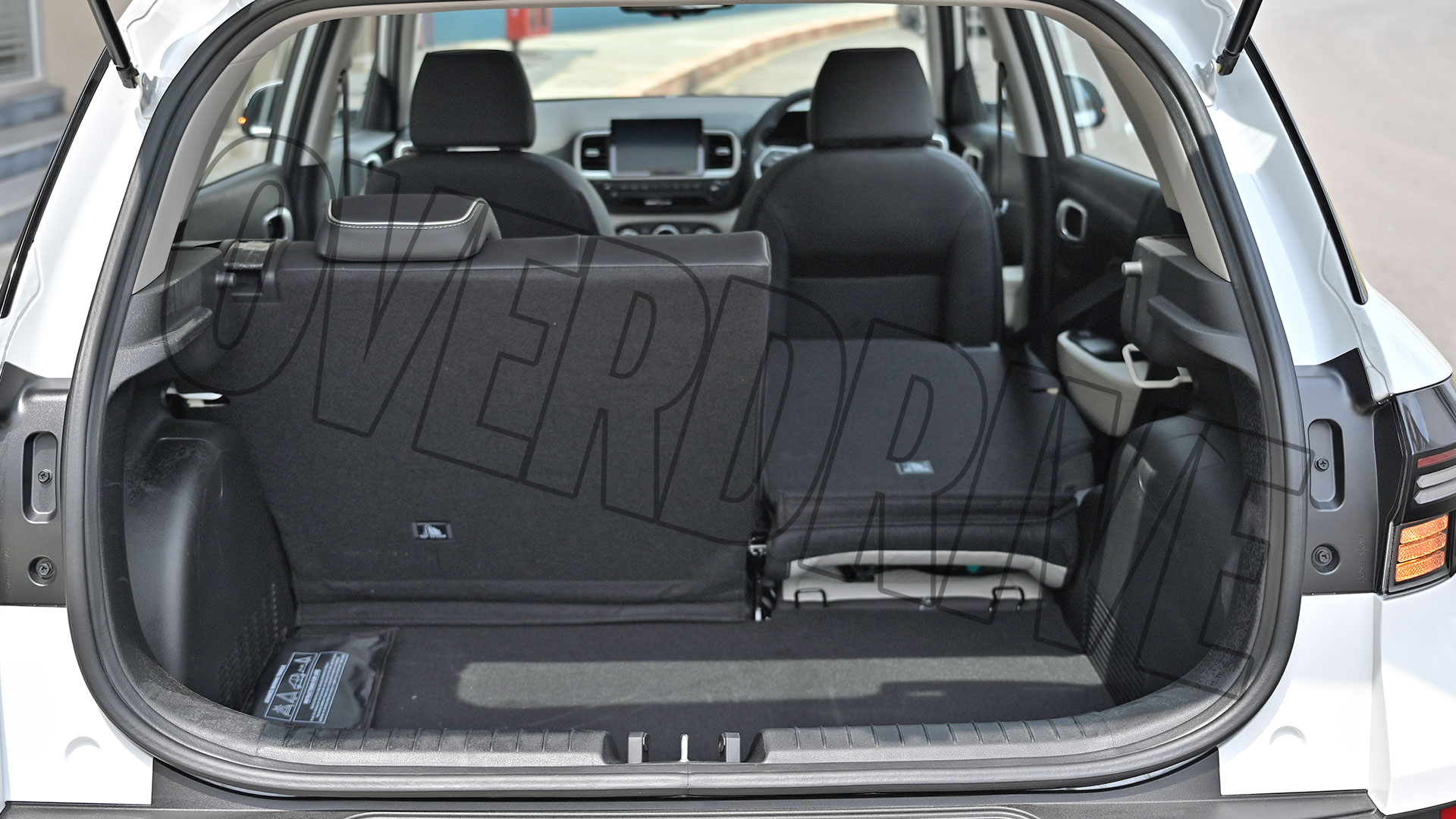 Hyundai Venue 2022 1.2 Kappa MT SX Dual Tone Interior