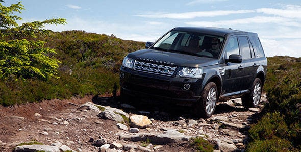 The S keeps the 2.2-litre TD4 diesel engine synced with the 6-speed automatic, tuned to produce 150PS