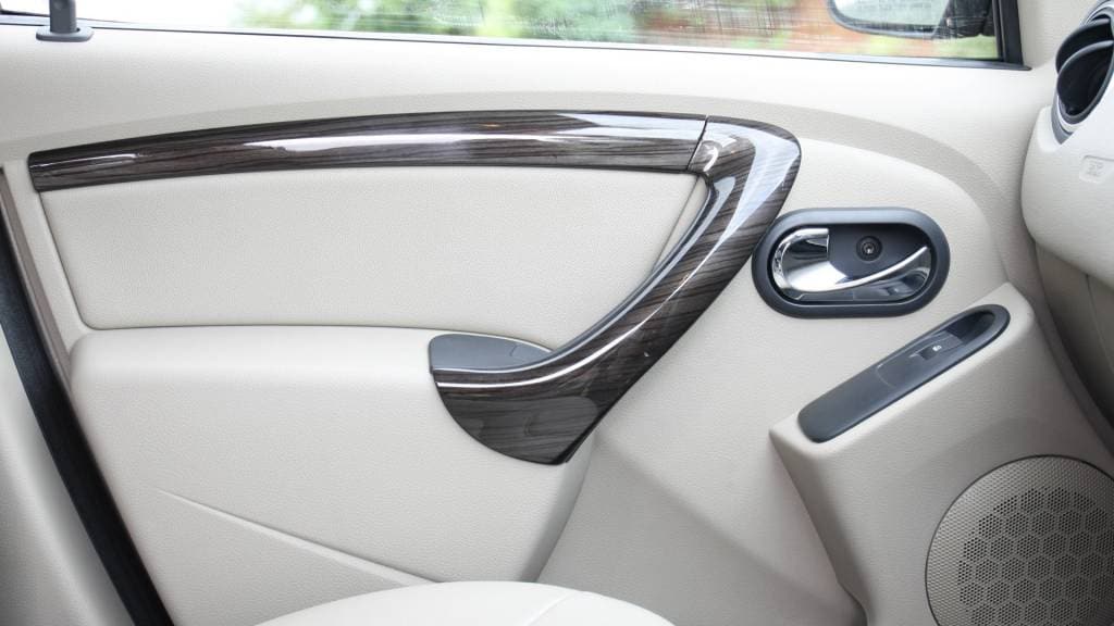 The Terrano doesn't really offer anything over the Duster besides the significant styling differences