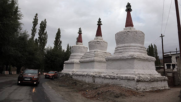 We rolled quietly out of Leh while it was still dark