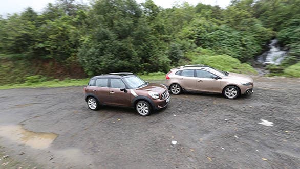 The V40 also features independent suspension but it isn't as stiff as the Countryman