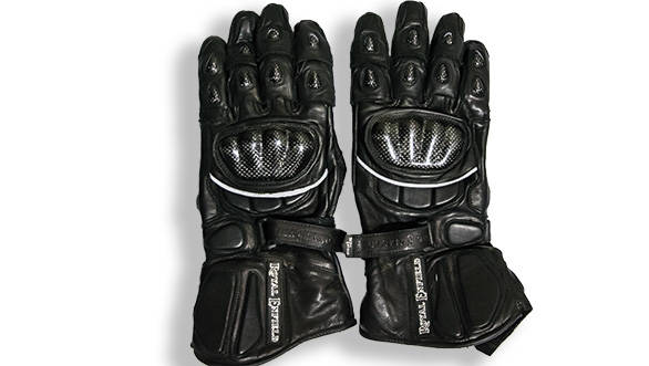 The gloves look comfortable but could have been thicker and could wear out soon