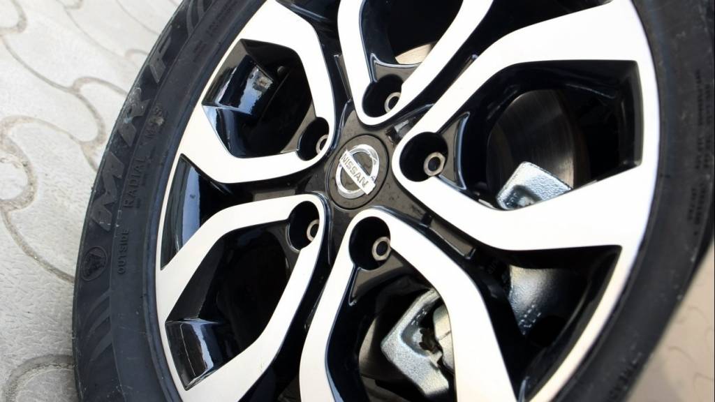 The Terrano's disc/drum setup performs very well. The car came to a halt from 100kmph in a short 40.24m, which is just a little shorter than the Duster