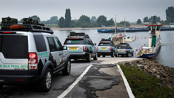 The Range Rover Hybrid Silk Trail 2013 RR_Hybrid_Silk_Trail_Update1_280813_05