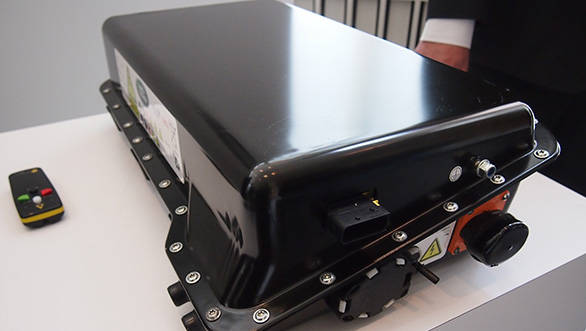 Sealed Li-ion battery pack of the Range Rover hybrid is barely larger than a suitcase