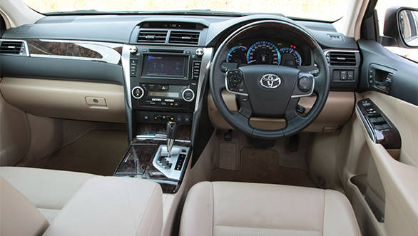 The Hybrid in fact comes with a three zone climate control system ? two upfront and a different temperature zone for the rear passengers