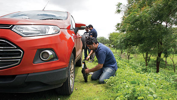 The left tyre in the EcoSport had to be changed because of the flat spot