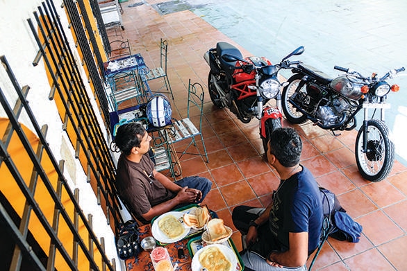 Living with the Superbike: Ducati Monster 795 in India IMG_2014